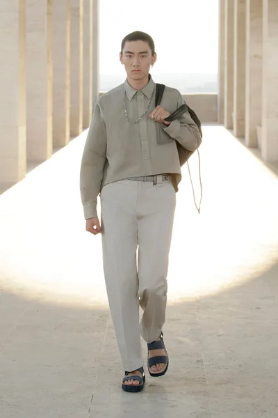 Look 14